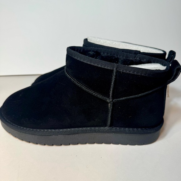 NWT. Cushionaire Hip 2 Cozy black Ankle Boots. Size 10W. New with tag, no box. - Picture 4 of 11